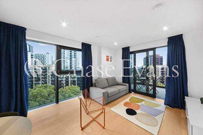 2 Bedroom Flat To Rent In Hewson Way, Elephant Amp; Castle, London, SE17