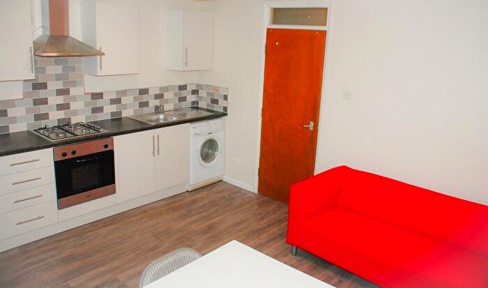 3 Bedroom Apartment To Rent In Turners Lane, Sheffield, S10