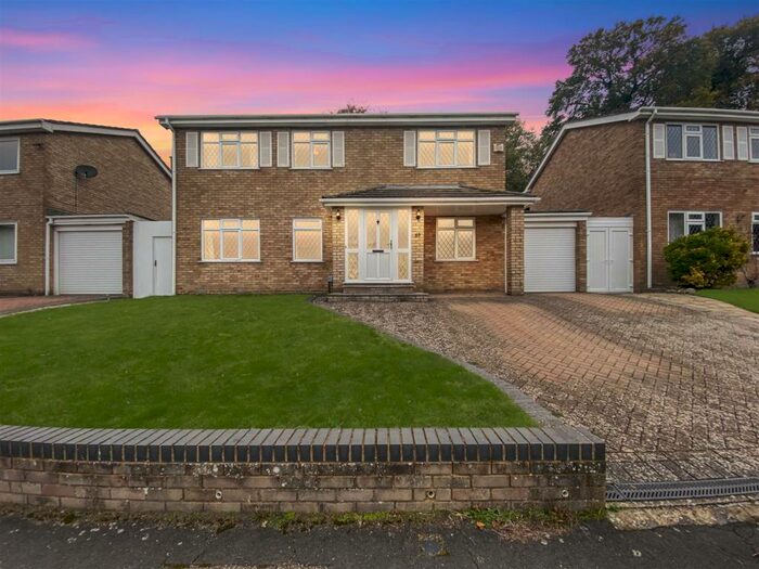 4 Bedroom House To Rent In Pheasant Drive, High Wycombe, HP13