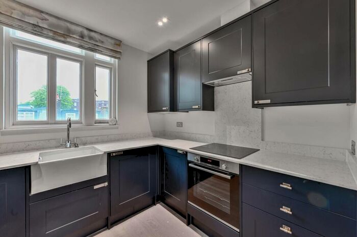 2 Bedroom Flat To Rent In Highgate Road, Kentish Town, London, NW5