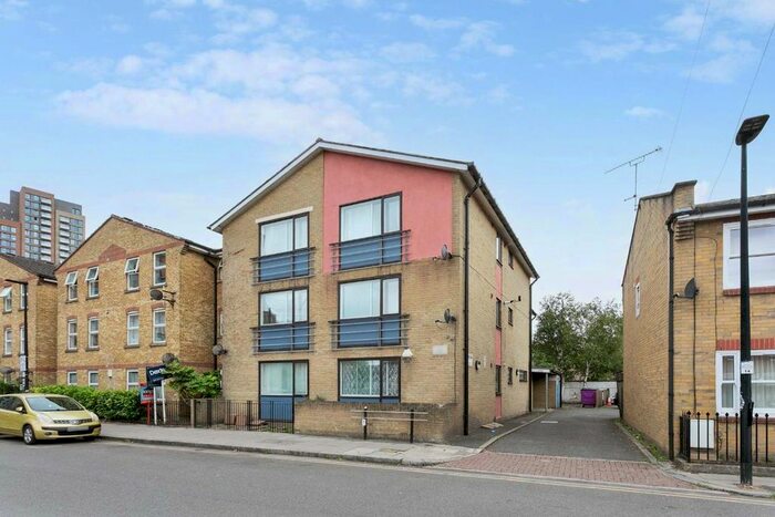 2 Bedroom Flat To Rent In Grace Place, London, E3