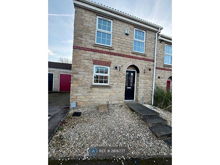 3 Bedroom Semi-Detached House To Rent In Kingsway, Barnsley, S72