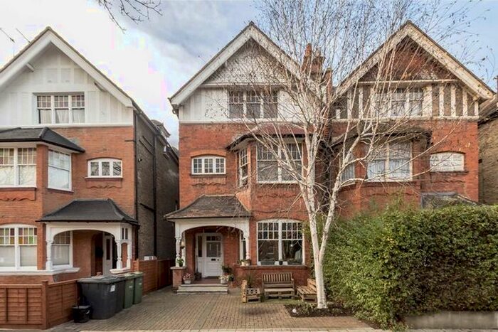 Studio To Rent In Riggindale Road, London, SW16