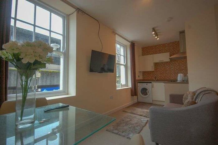2 Bedroom Flat To Rent In Wind Street, Neath, SA11