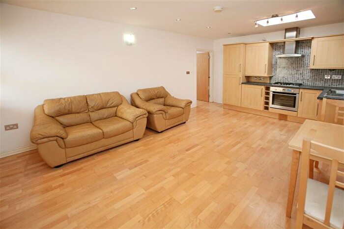 1 Bedroom Flat To Rent In Globe Road, Bethnal Green, London, E2