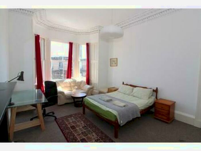 5 Bedroom Flat To Rent In South Clerk Street, Edinburgh, EH8