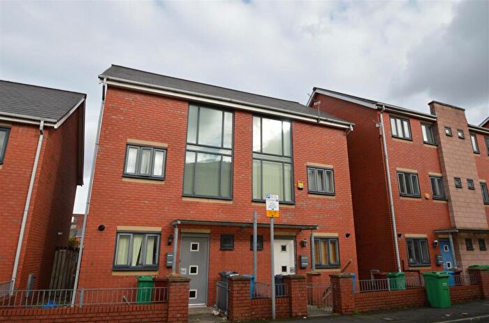 3 Bedroom House To Rent In New Welcome Street, Hulme, Manchester, M15