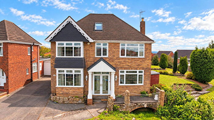 6 Bedroom Detached House For Sale In Robert Street, Dudley, DY3