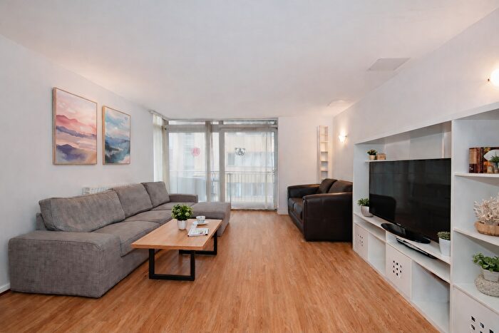 2 Bedroom Flat For Sale In Moore House, Canary Wharf, E14
