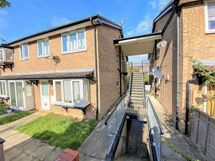 2 Bedroom Flat To Rent In Pinders Road, Hastings, TN35
