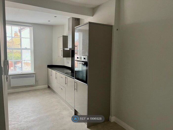 1 Bedroom Flat To Rent In Market Place, Howden, Goole, DN14