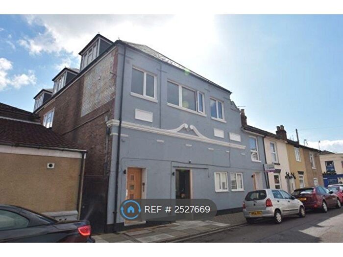2 Bedroom Flat To Rent In Duncan Road, Portsmouth, PO5