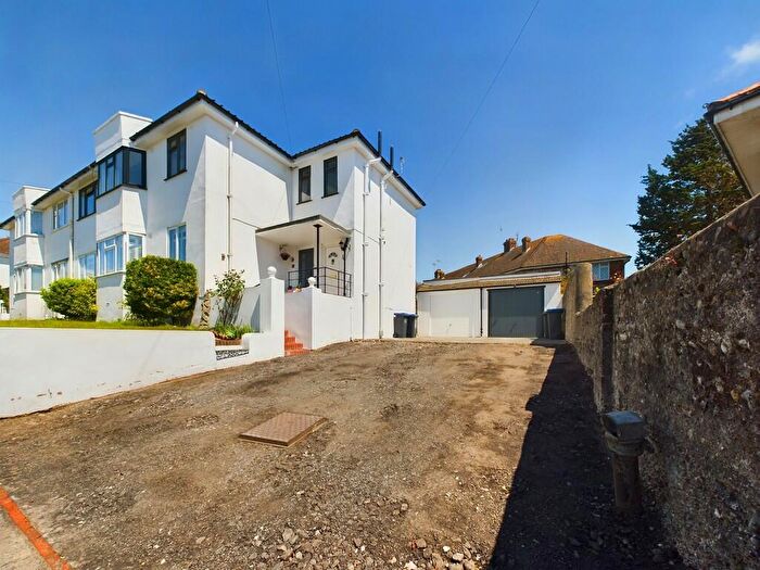 3 Bedroom Flat To Rent In Hurst Avenue, Worthing, BN11