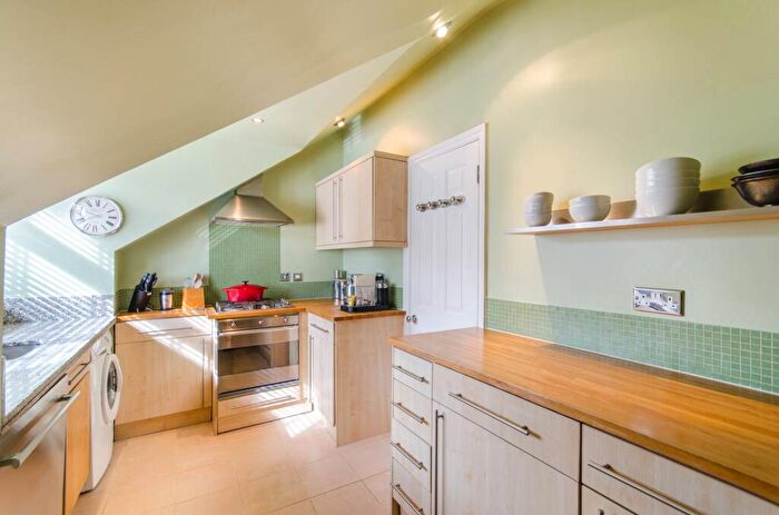 1 Bedroom Flat To Rent In Redcliffe Gardens, Chelsea, London, SW10