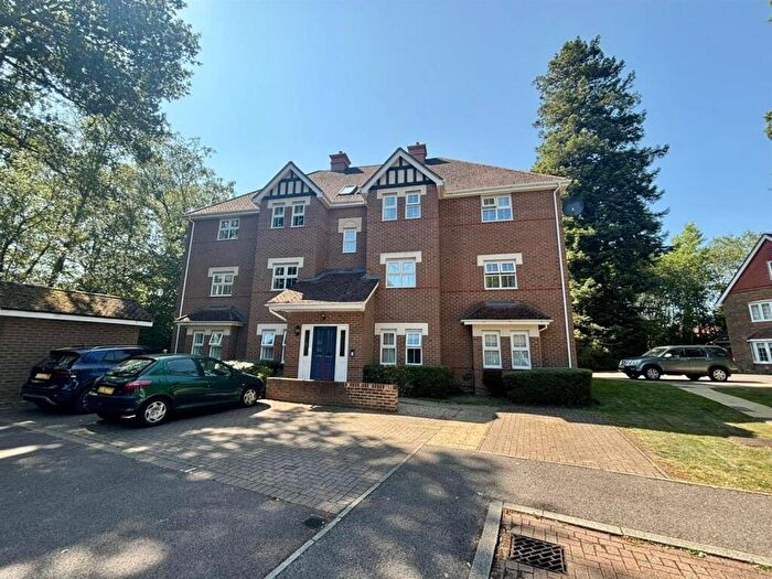 2 Bedroom Apartment For Sale In Kintbury Close, Fleet, GU51