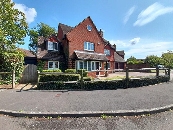 4 Bedroom Property To Rent In Hunters Mews, Arundel, BN18