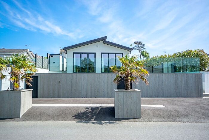 3 Bedroom Mobile/park Home For Sale In Abersoch, Pwllheli, LL53