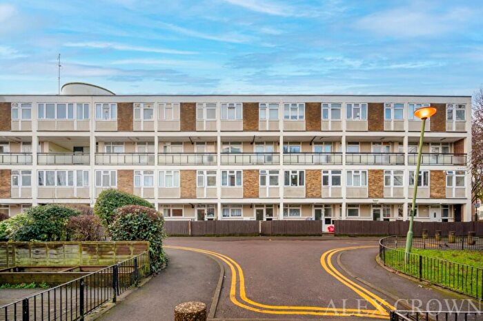3 Bedroom Flat To Rent In Rowstock Gardens, Holloway, N7