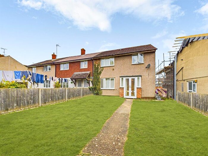 3 Bedroom Semi Detached House For Sale In Belgrave Road, Aylesbury, Buckinghamshire, HP19