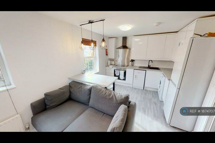 4 Bedroom Maisonette To Rent In Wright Way, Stapleton, Bristol, BS16