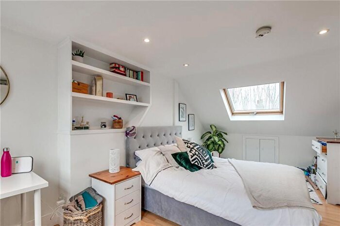 5 Bedroom House To Rent In Grandison Road, Between The Commons, SW11