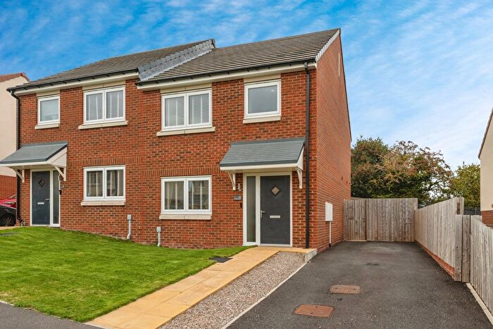3 Bedroom Semi-detached House For Sale In Ffordd Trebeirdd, Mold, Flintshire, CH7