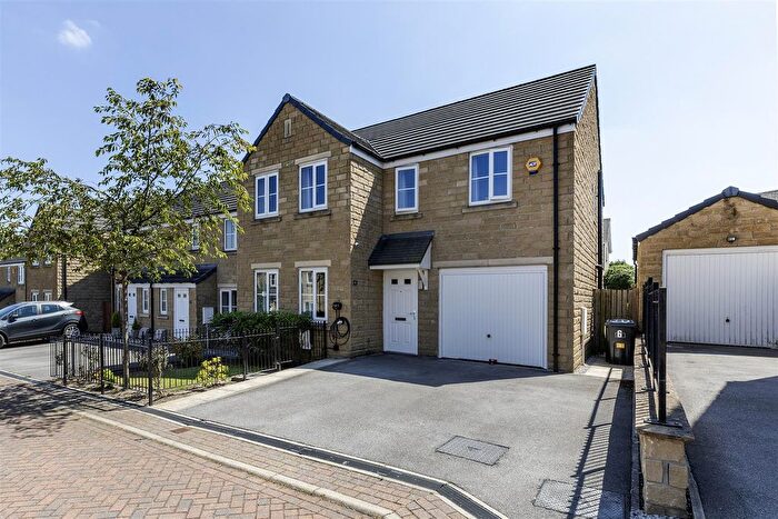 4 Bedroom Detached House For Sale In Jericho Way, Oakes, Huddersfield, HD3