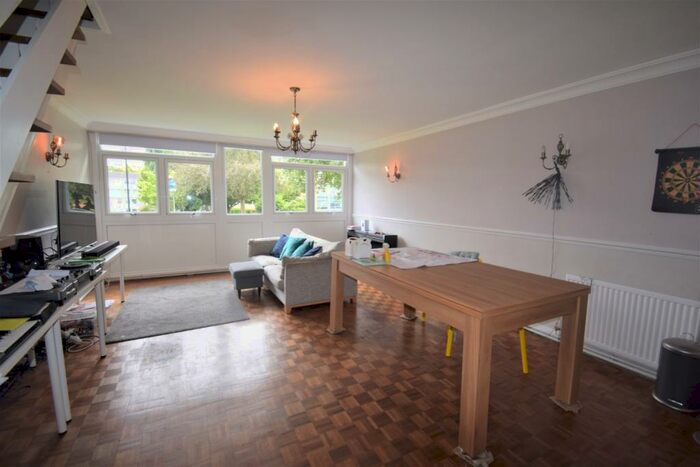 3 Bedroom Maisonette To Rent In Tarnwood Park London, SE9
