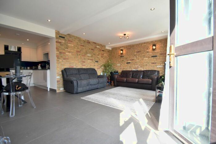 1 Bedroom Flat To Rent In Copperfield Road, London, E3