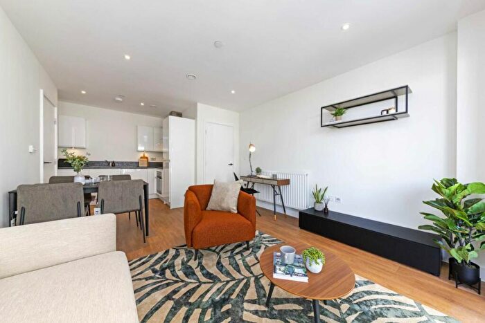 2 Bedroom Flat To Rent In Green Street, Willesden Junction, NW10