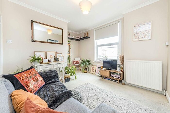 1 Bedroom Flat To Rent In Charlmont Road, Tooting, SW17