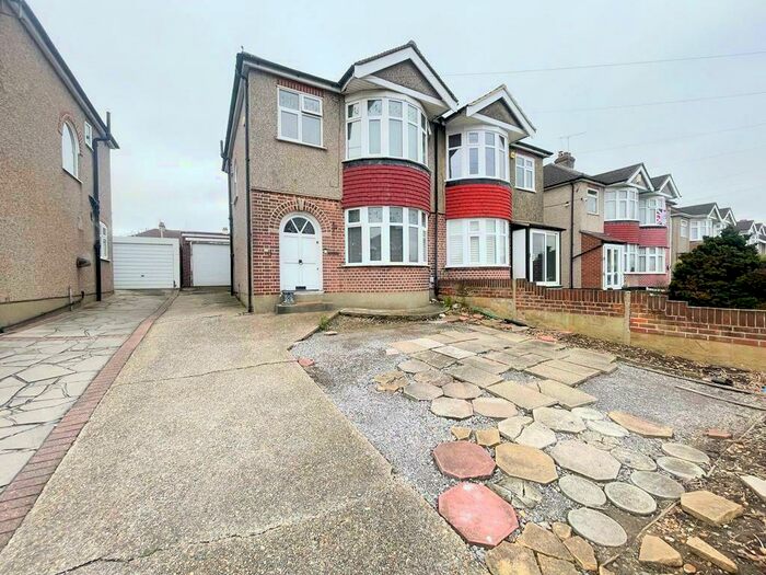 3 Bedroom Semi-Detached House To Rent In Lowlands Road, Aveley, RM15