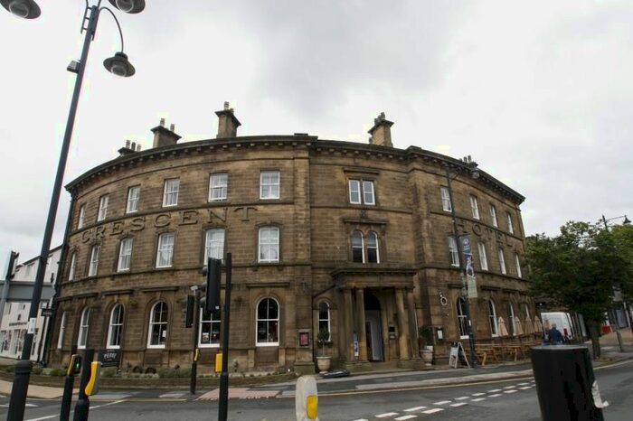 1 Bedroom Flat To Rent In Crescent Court, Ilkley, LS29