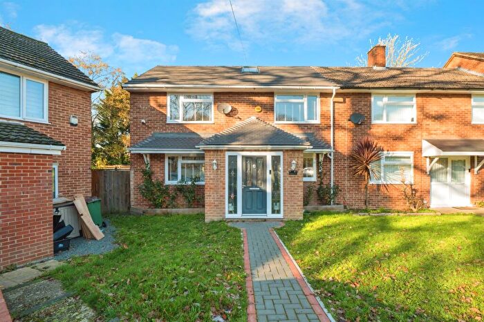 4 Bedroom End Of Terrace House For Sale In Cheriton Avenue, Southampton, SO18