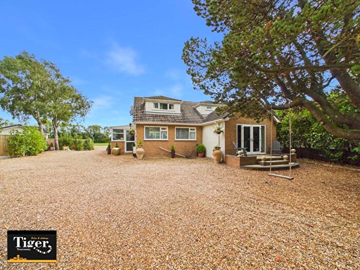 4 Bedroom Detached Bungalow For Sale In Division Lane, Blackpool, FY4