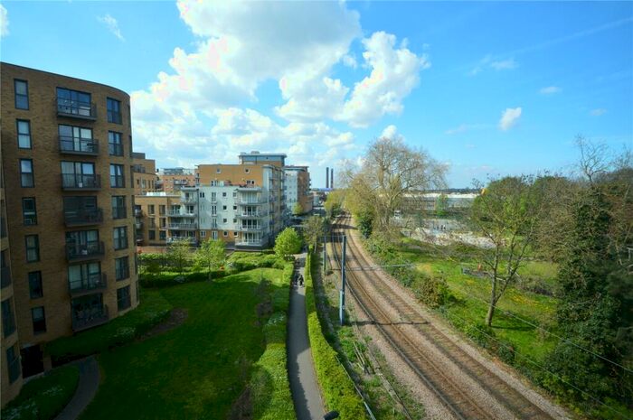 2 Bedroom Apartment To Rent In Connersville Way, Croydon, CR0