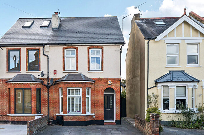 3 Bedroom Semi-Detached House For Sale In Carshalton Grove, Sutton, SM1