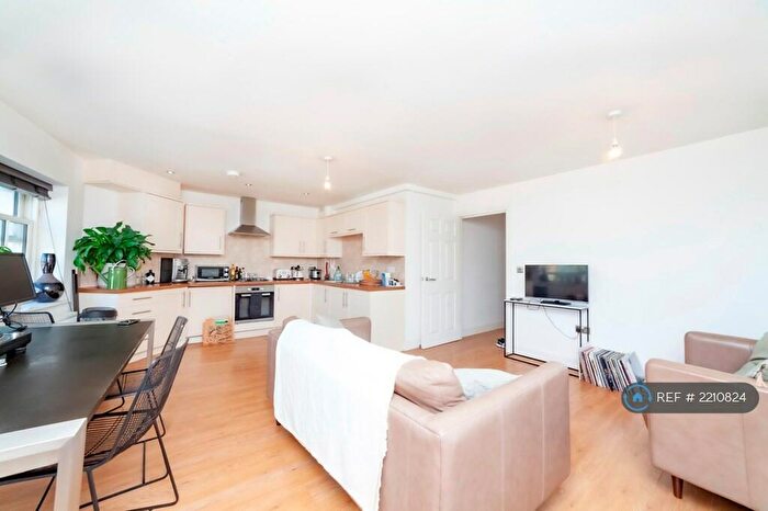 2 Bedroom Flat To Rent In Glengall Road, London, SE15