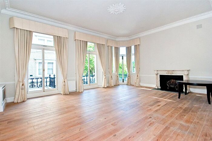 2 Bedroom Flat To Rent In Ennismore Gardens, Knightsbridge, London, SW7