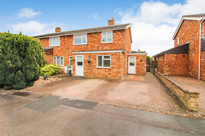 3 Bedroom Semi-Detached House For Sale In Glebe Close, Sandy, SG19