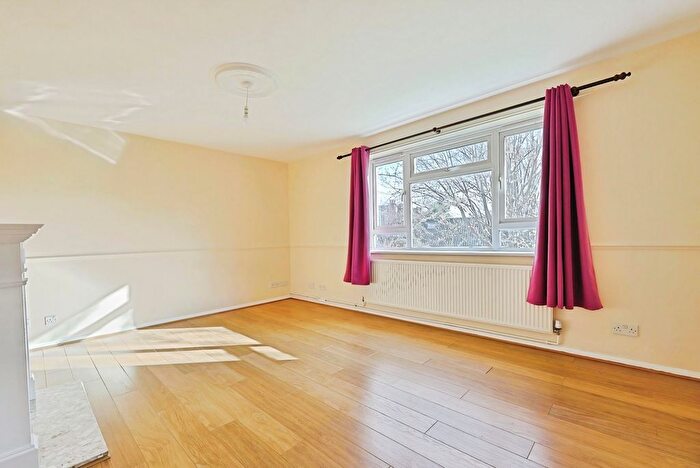 3 Bedroom Flat To Rent In Upper Richmond Road, London, SW15