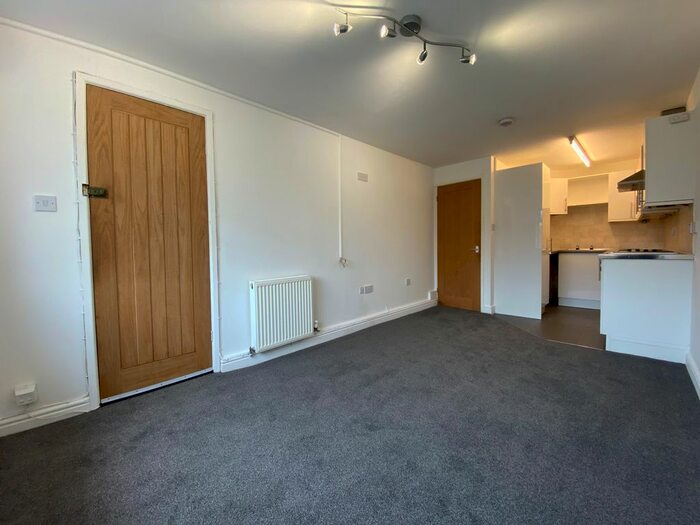 1 Bedroom Flat To Rent In Greenacres Road, Worcester, WR2