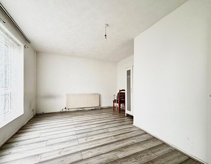 3 Bedroom Semi Detached House For Sale In Langdon Crescent, London, E6