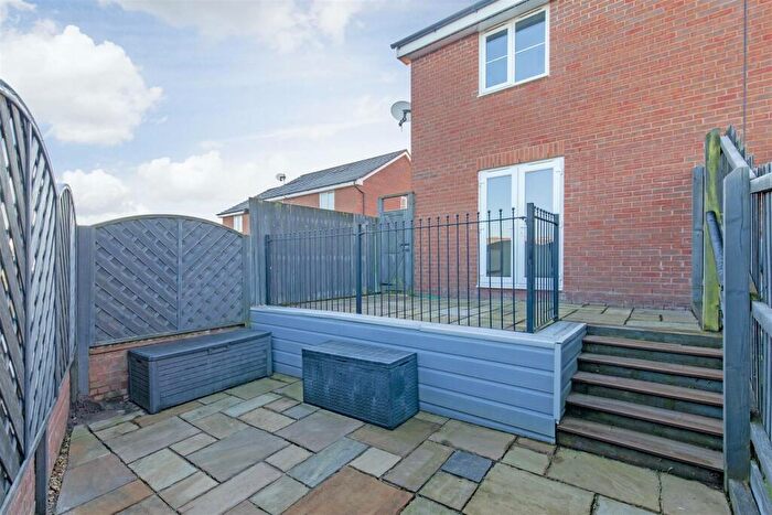 2 Bedroom Semi-Detached House For Sale In Askew Way, Chesterfield, S40