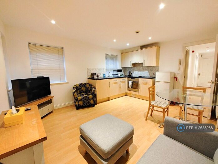 1 Bedroom Flat To Rent In Joiner Lane, Swindon, SN1