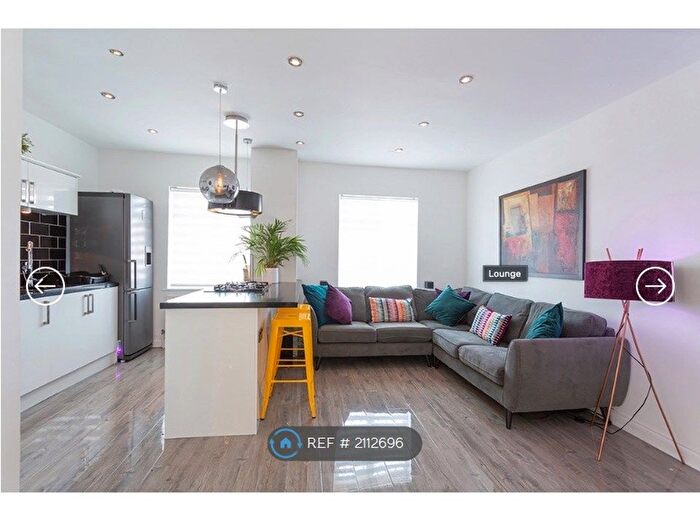 3 Bedroom Flat To Rent In Kingston Road, Epsom, KT19