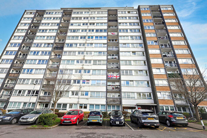 2 Bedroom Flat For Sale In Flat, Haynes Park Court, Hornchurch, RM11