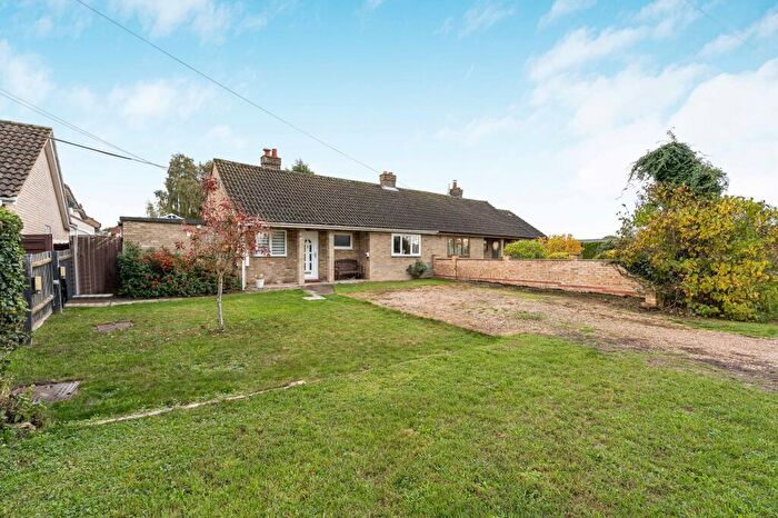 2 Bedroom Semi-Detached Bungalow For Sale In Pear Tree Close, Fenstanton, Cambridgeshire., PE28