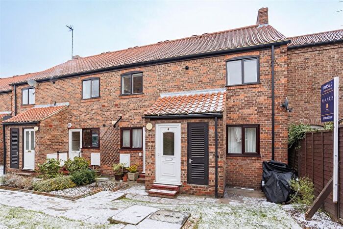 2 Bedroom Flat For Sale In Westerdale Court, York, YO30