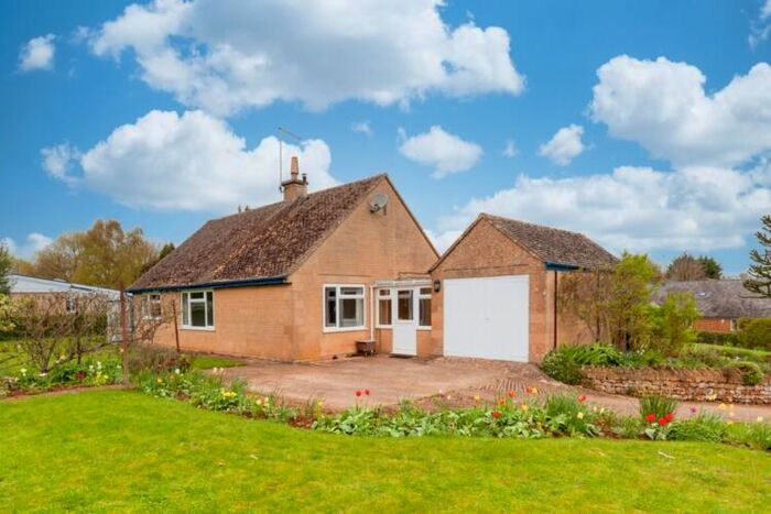 3 Bedroom Detached Bungalow To Rent In Lampitts Green, Wroxton, OX15